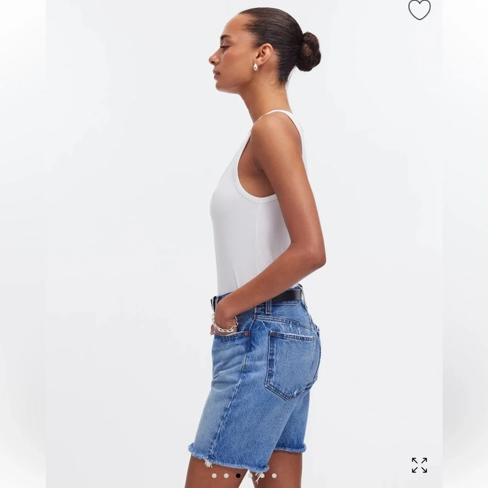 NWT Madewell Long Denim Shorts in Pedersen Wash 26 missing interior button